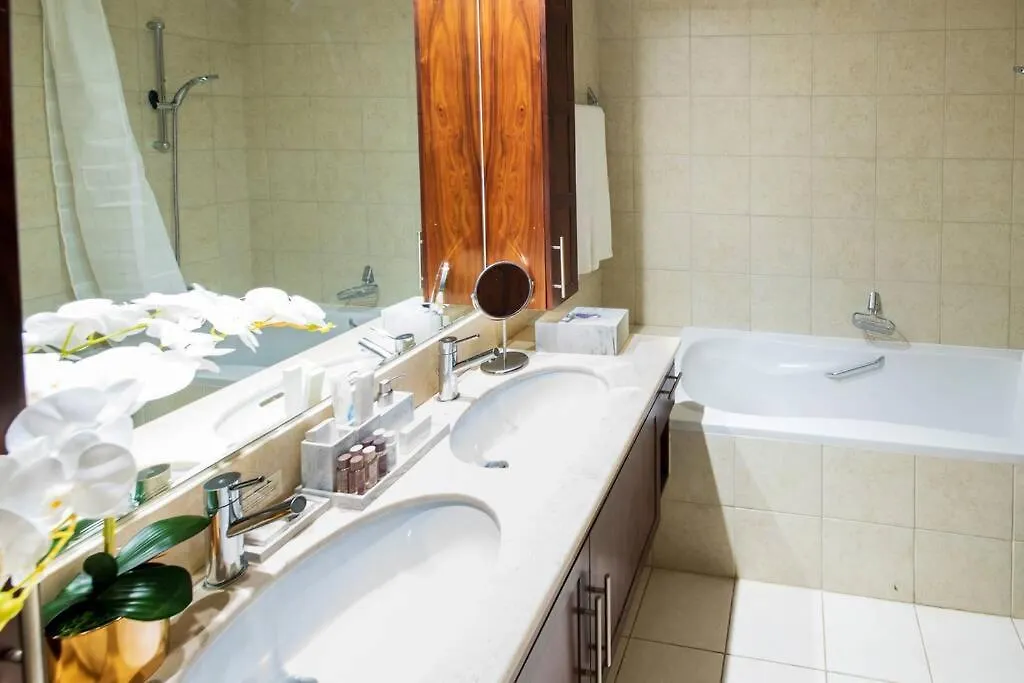 First Class 2Br With Full Burj Khalifa And Fountain View ドバイ アパート